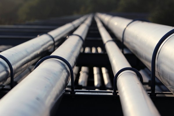 ราคาน้ำมัน, OPEC+, ตลาดน้ำมัน, ภูมิรัฐศาสตร์, การเกินอุปทาน, สถานการณ์ในตะวันออกกลาง, การประชุม OPEC, เศรษฐกิจมหภาค, ราคาน้ำมันดิบ